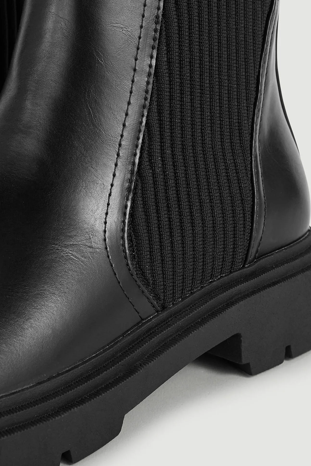 Botines Con Suela Dentada