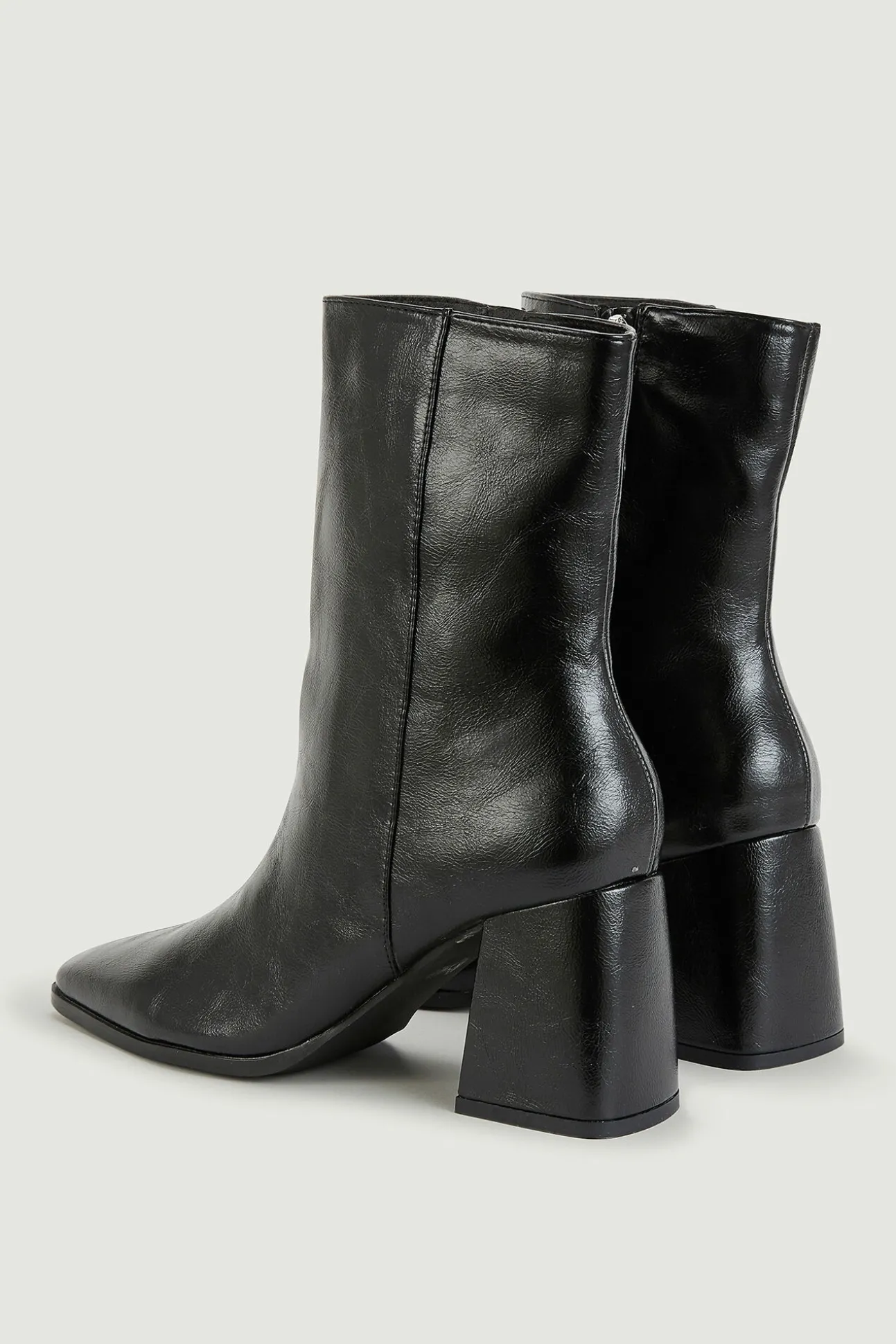 Botines De Tacon Punta Cuadrada Polipiel