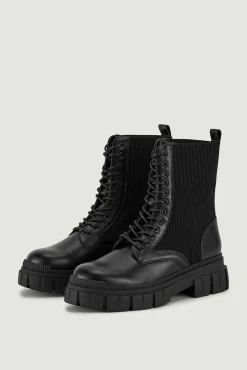 Botines Polipiel Con Cordones Y Suela Dentada