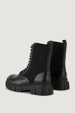 Botines Polipiel Con Cordones Y Suela Dentada