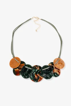 Collar Corto De Tela Con Colgantes