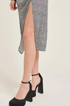 Falda Midi Con Fruncidos Y Abertura