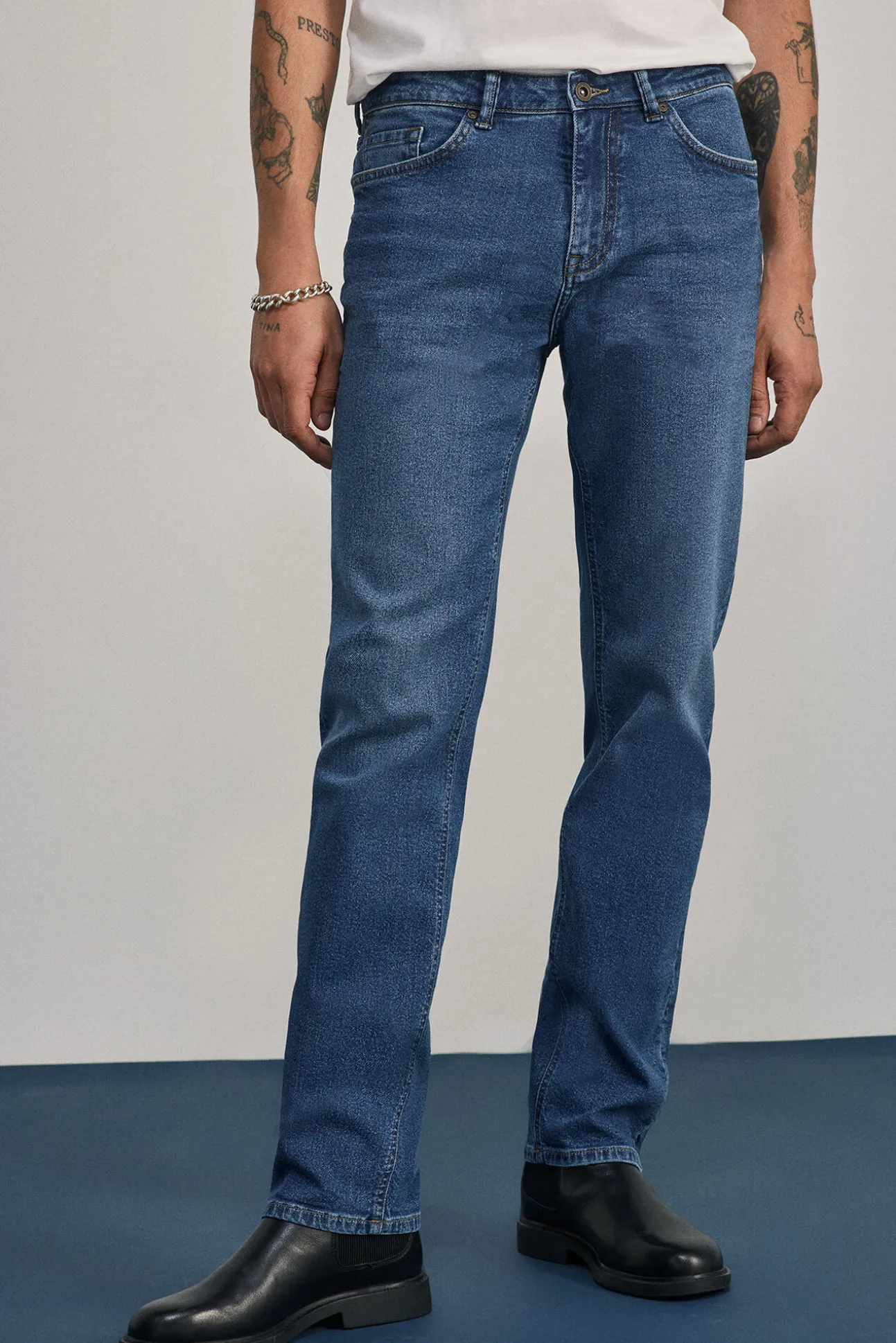 Jeans Regular Lavado Medio