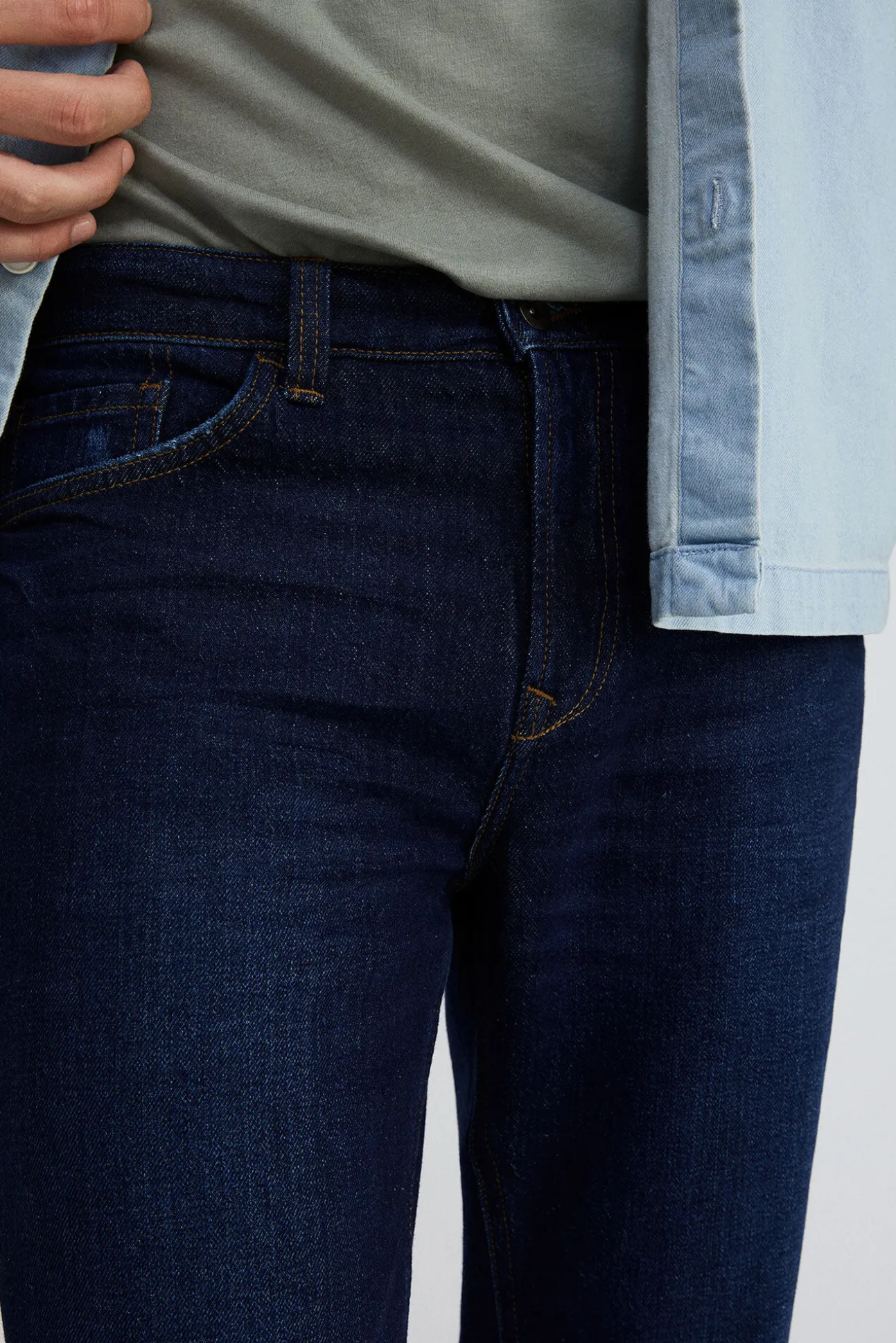 Jeans Regular Lavado Oscuro