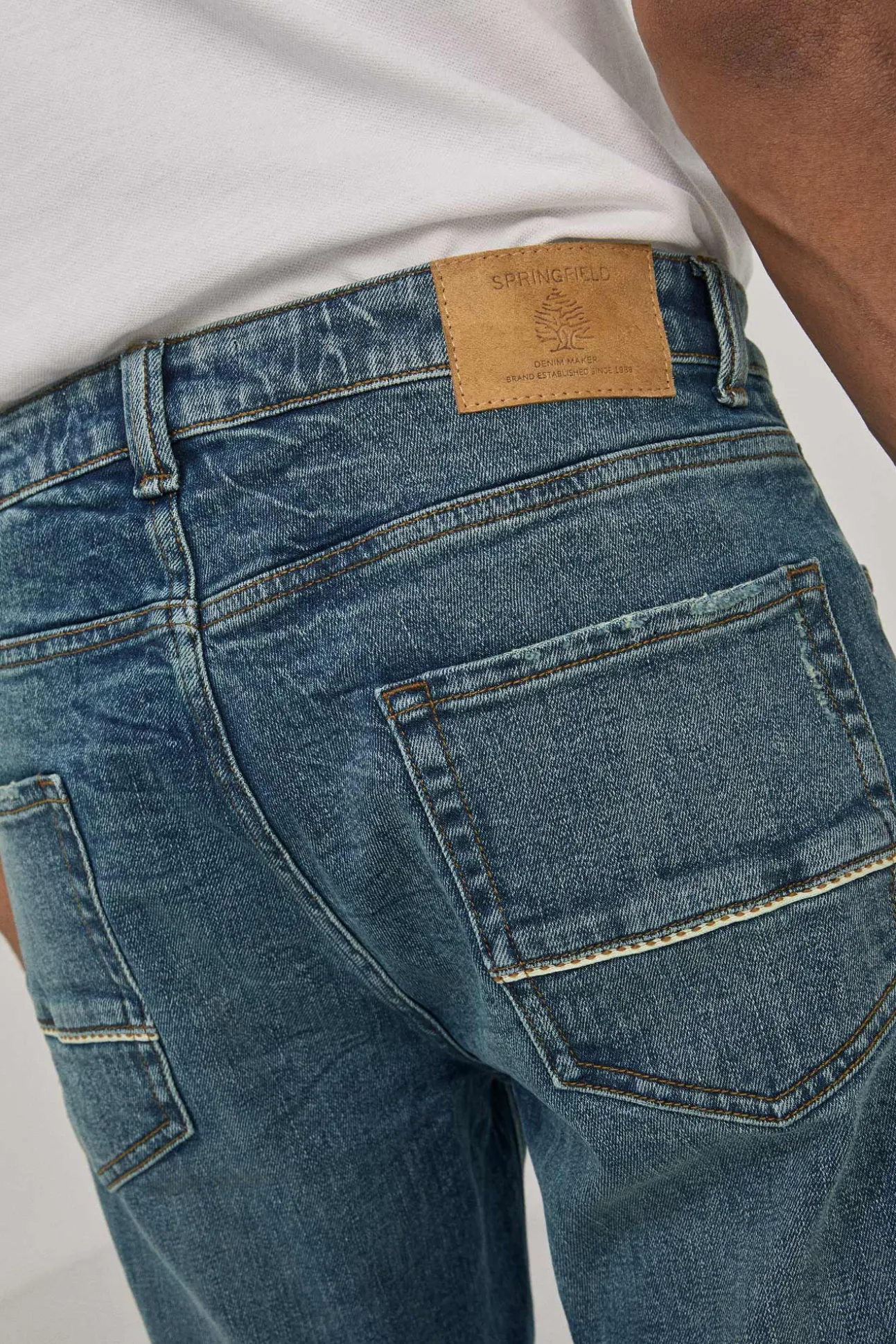 Jeans Slim Lavado Medio Ensuciado