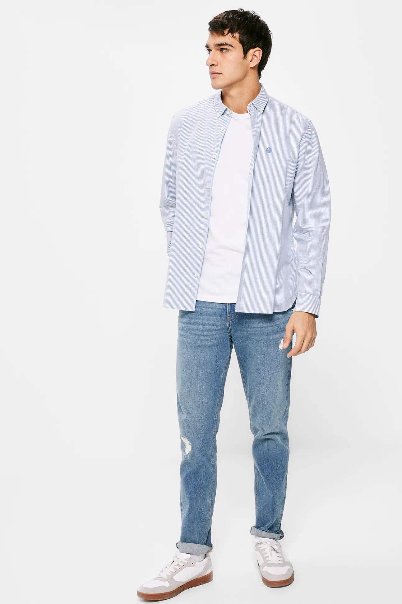 Jeans Slim Lavado Medio Ensuciado Rotos Reparados