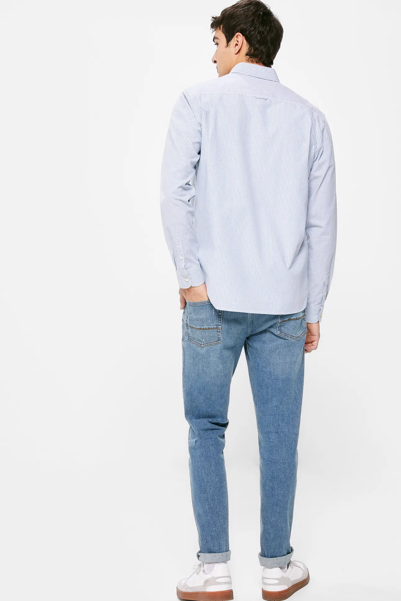 Jeans Slim Lavado Medio Ensuciado Rotos Reparados