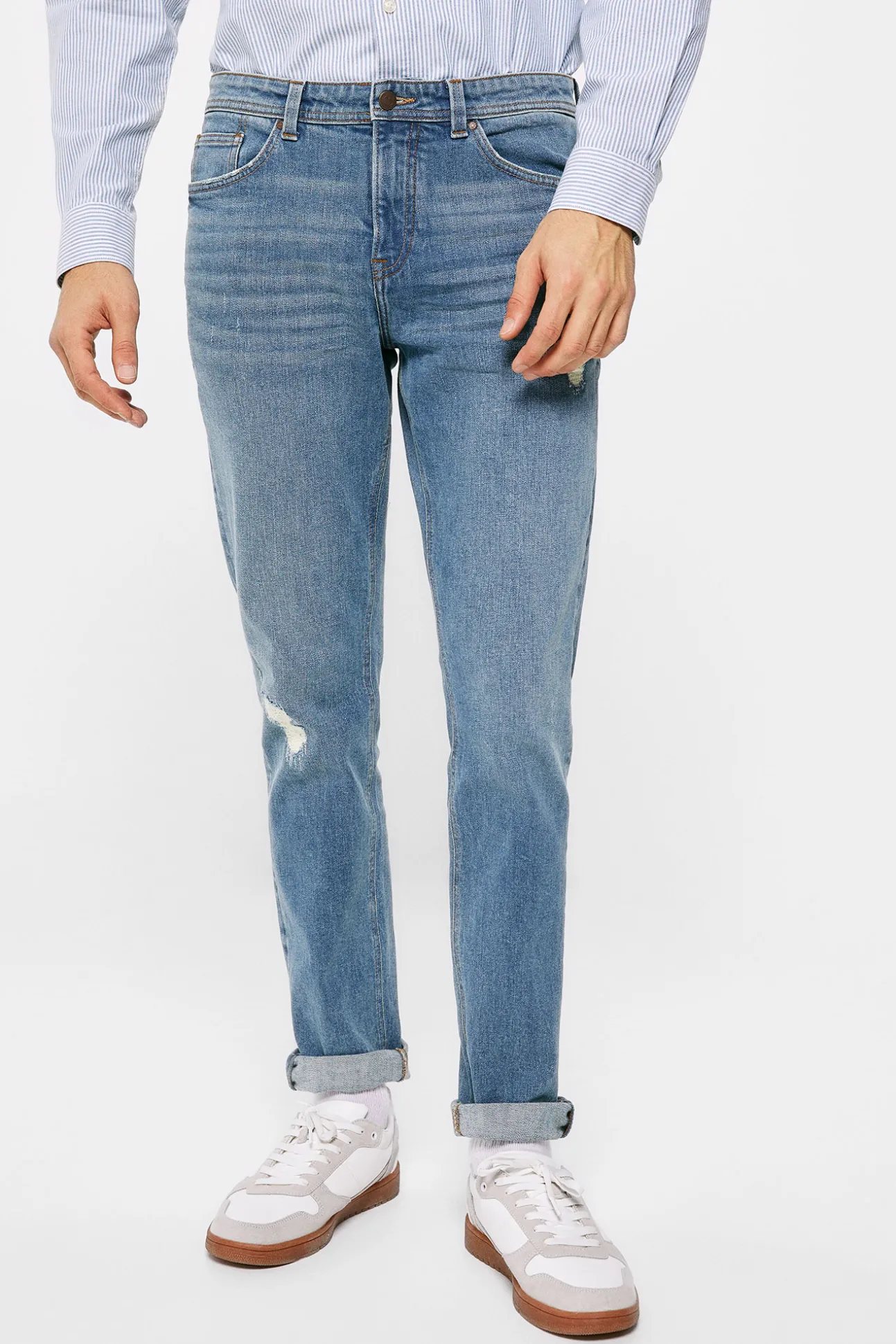 Jeans Slim Lavado Medio Ensuciado Rotos Reparados