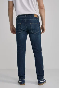 Jeans Slim Lavado Oscuro Ensuciado