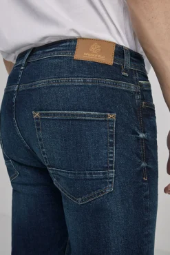 Jeans Slim Lavado Oscuro Ensuciado
