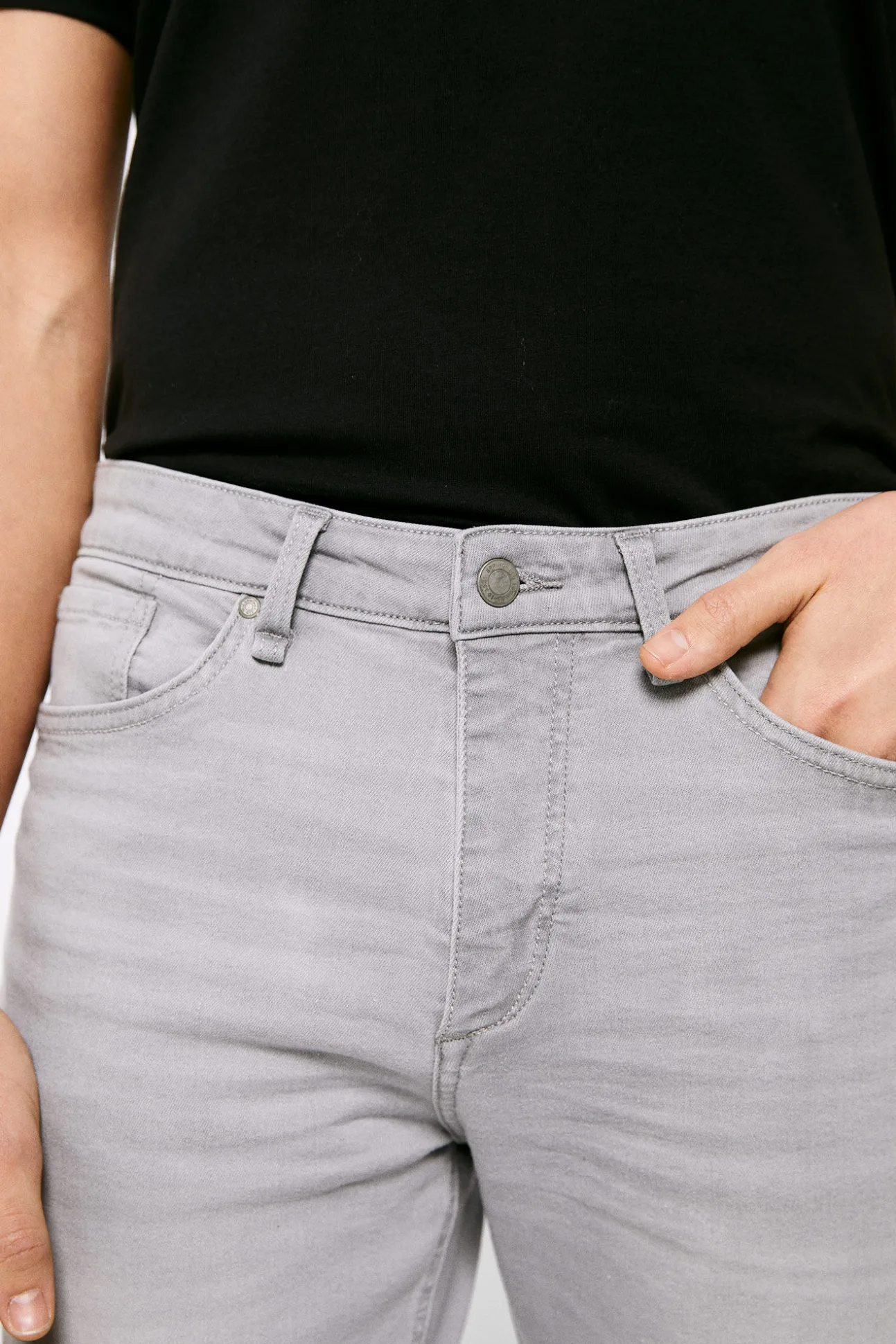 Jeans Slim Ligero Gris Lavado Claro