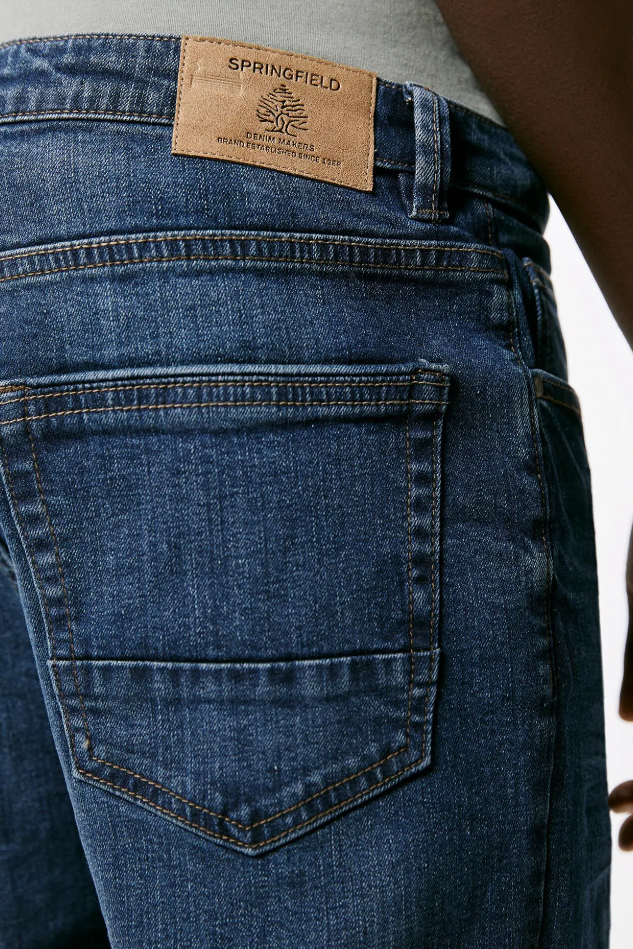 Jeans Slim Ligeros Lavado Oscuro