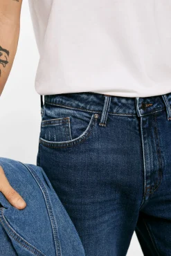 Jeans Slim Straight Lavado Medio Oscuro