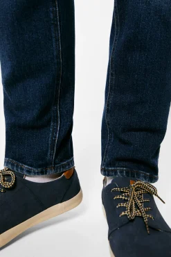Jeans Slim Straight Lavado Medio Oscuro