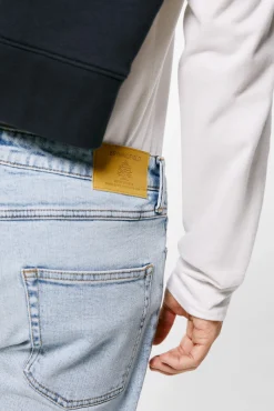 Jeans Slim Straight Lavado Medio Claro