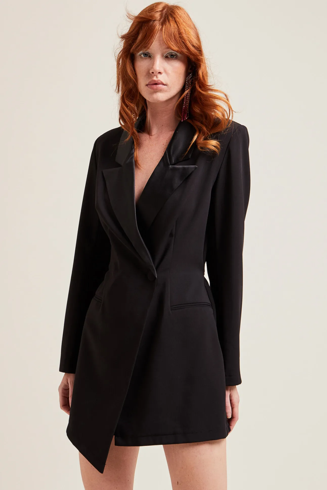 Mono Corto Blazer Con Cuello Saten