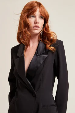 Mono Corto Blazer Con Cuello Saten