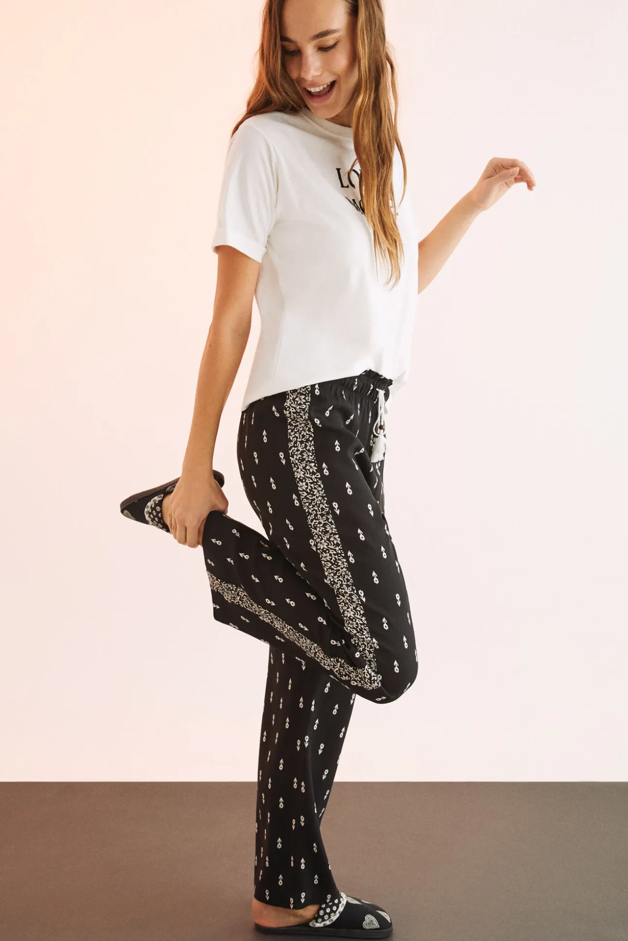 Pantalon Viscosa Estampado Blanco Y Negro
