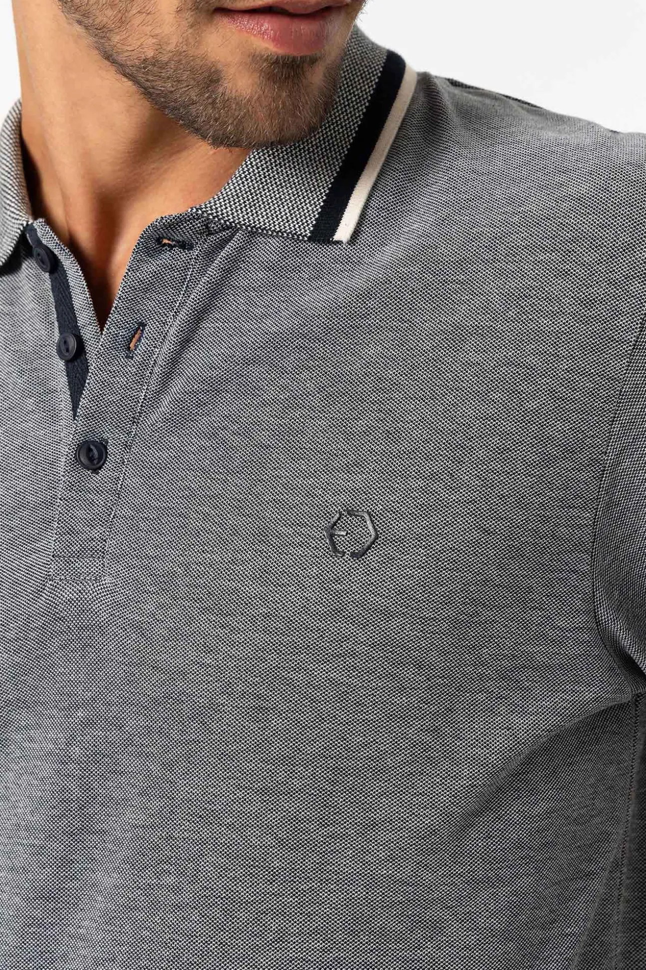 Polo Pique Detalle Estampado Con Relieve
