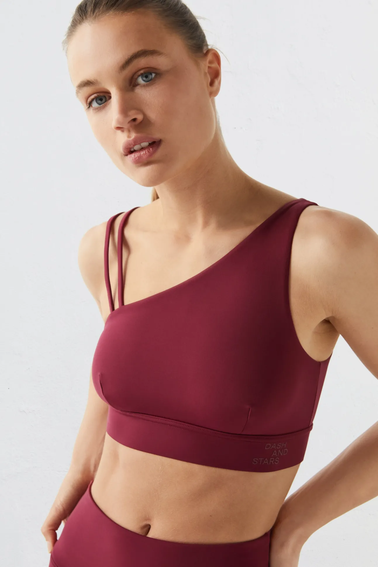 Top Deportivo Asimetrico Granate Collagen Feel