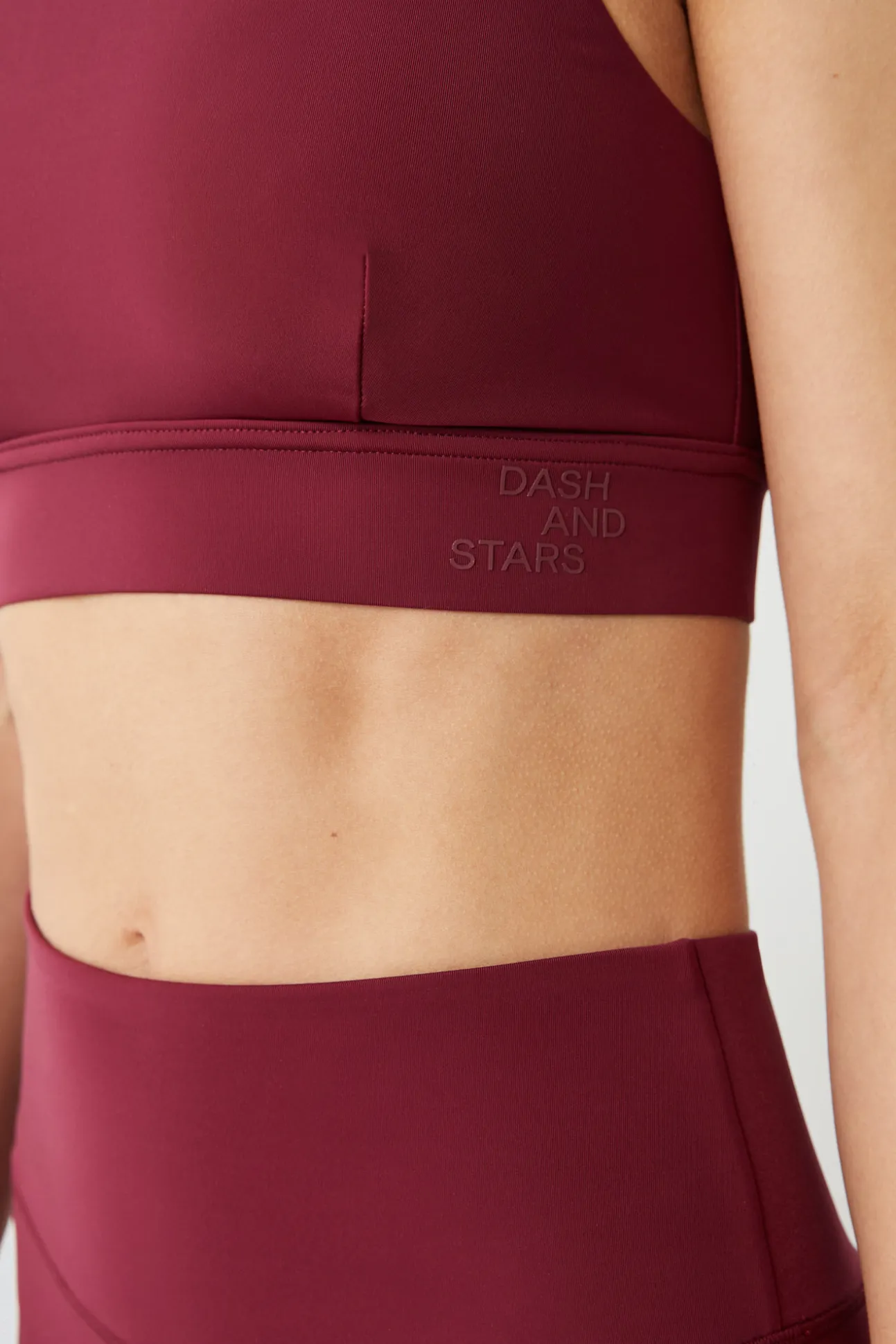 Top Deportivo Asimetrico Granate Collagen Feel