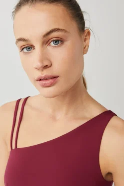 Top Deportivo Asimetrico Granate Collagen Feel