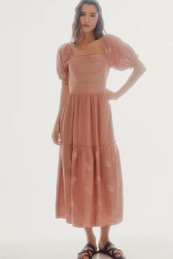Vestido Bordado Manga Corta