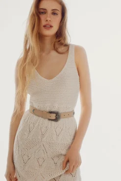 Vestido Corto Calados