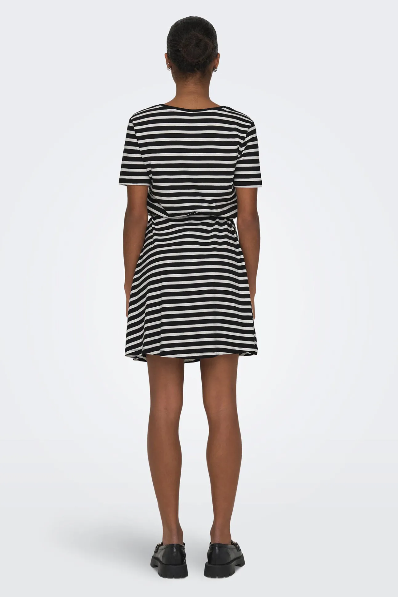 Vestido Corto Corte Regular Cuello En V
