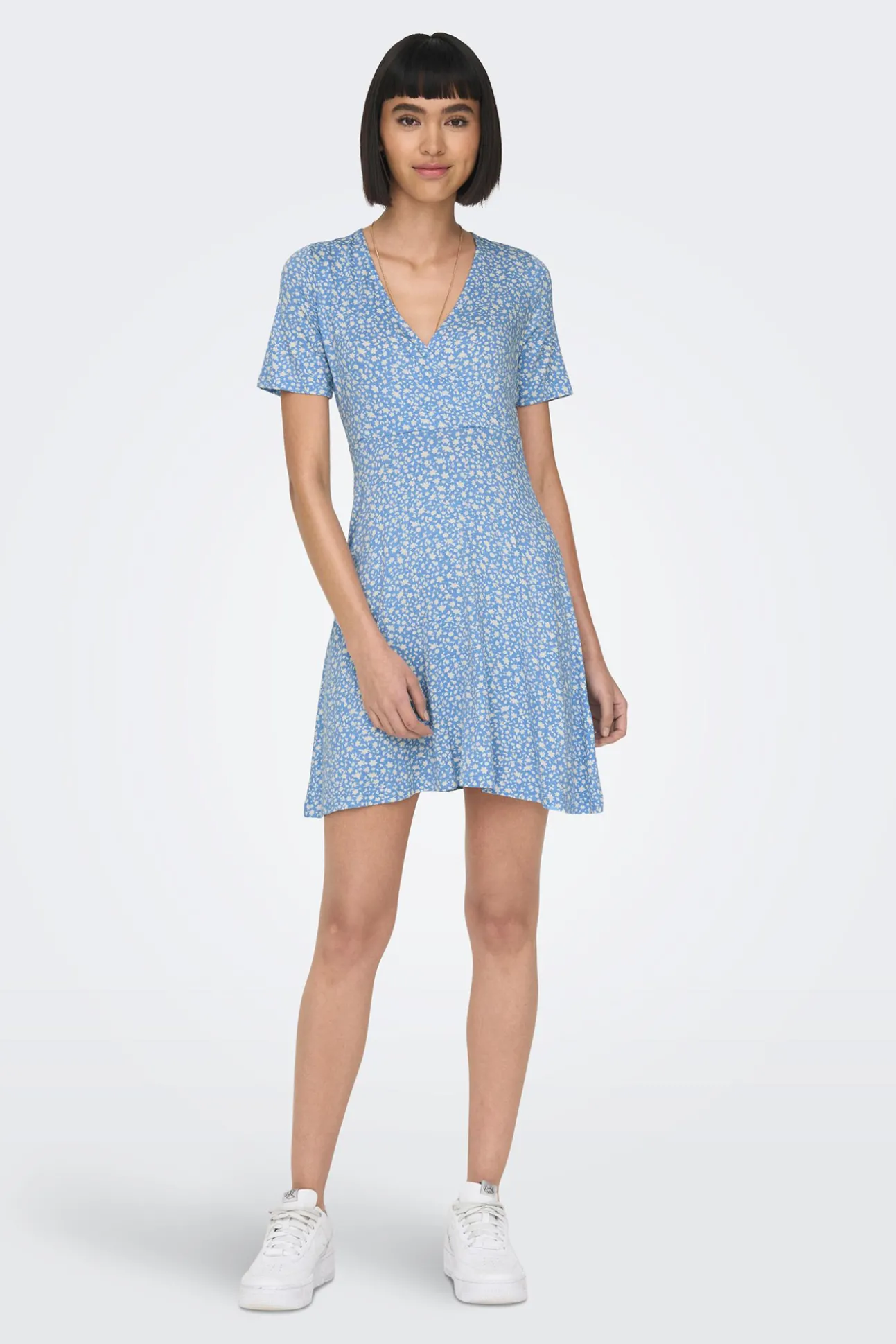 Vestido Corto Cuello Pico