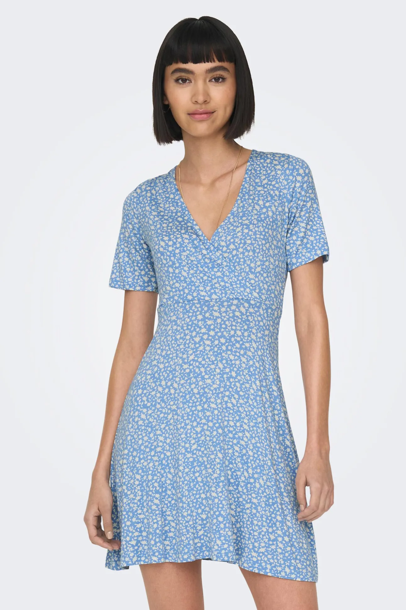 Vestido Corto Cuello Pico