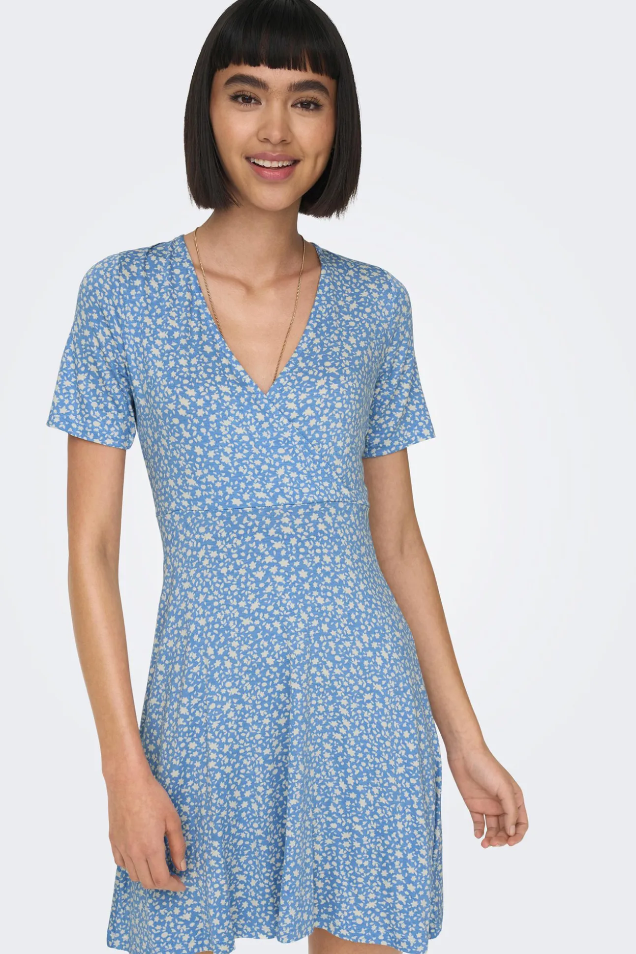 Vestido Corto Cuello Pico