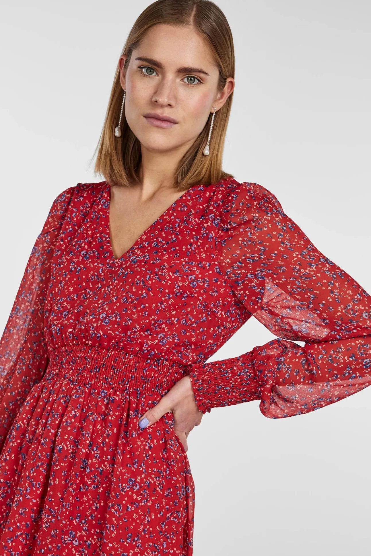 Vestido Corto De Manga Larga Y Con Estampado.