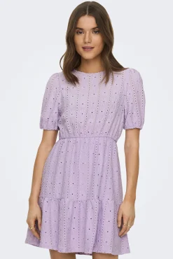 Vestido Corto Detalles Calados