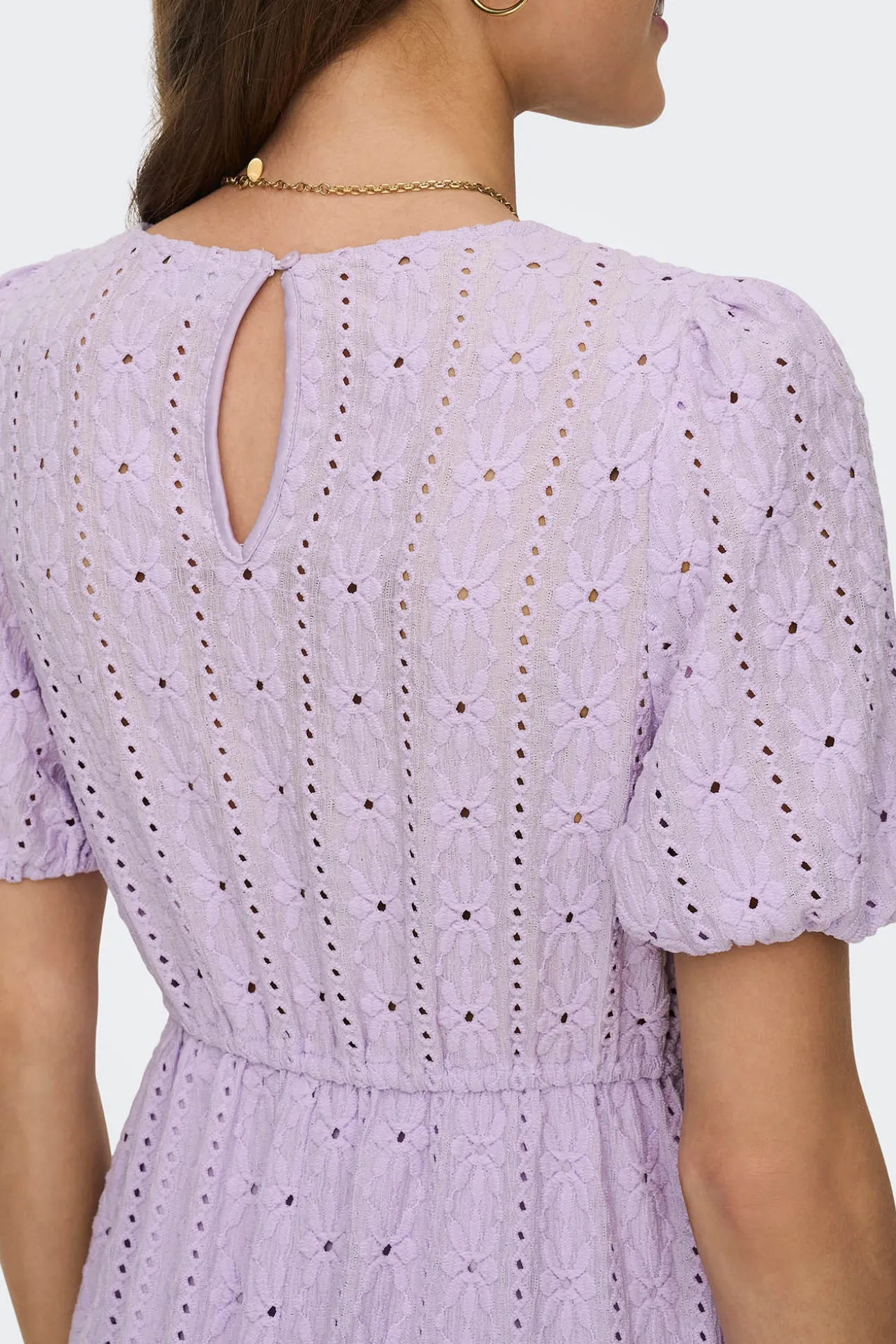 Vestido Corto Detalles Calados