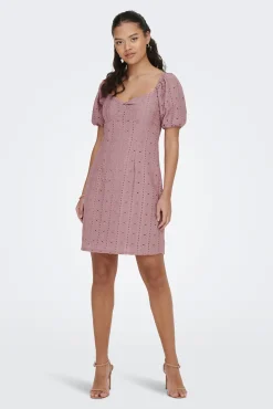 Vestido Corto Detalles Calados