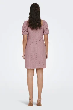 Vestido Corto Detalles Calados