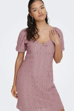 Vestido Corto Detalles Calados