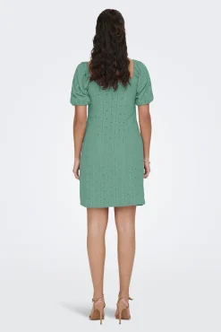 Vestido Corto Detalles Calados