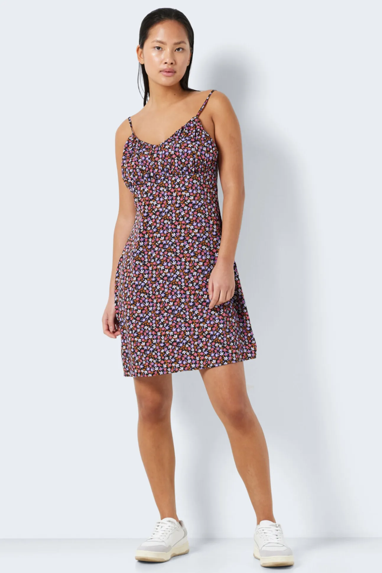 Vestido Corto Tirantes