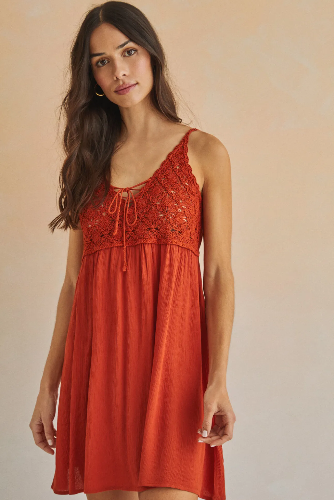 Vestido Corto Tirantes Crochet Pecho