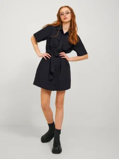 Vestido Corto Y De Manga Corta