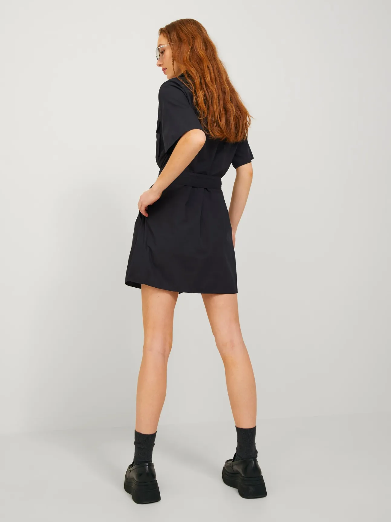 Vestido Corto Y De Manga Corta