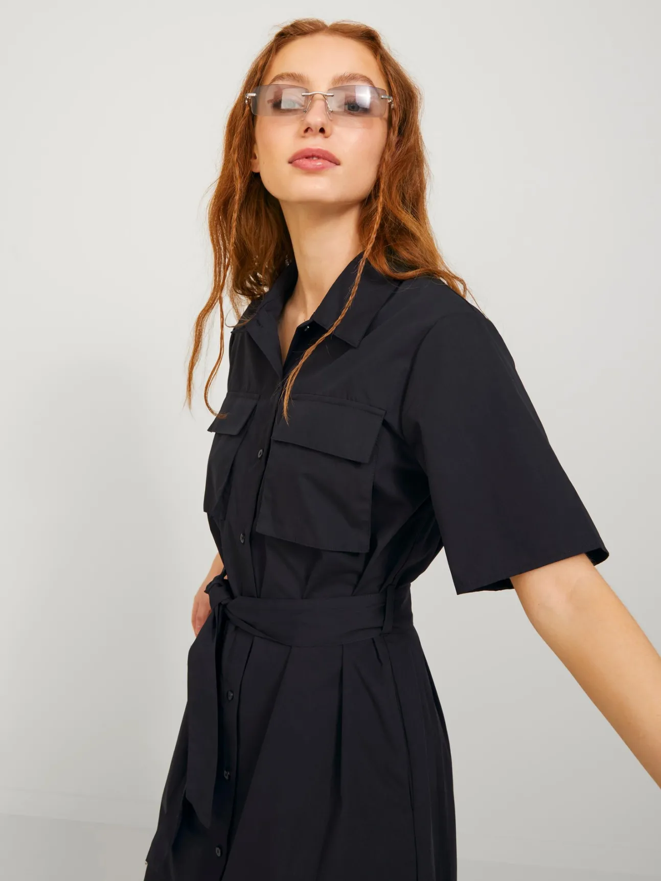 Vestido Corto Y De Manga Corta
