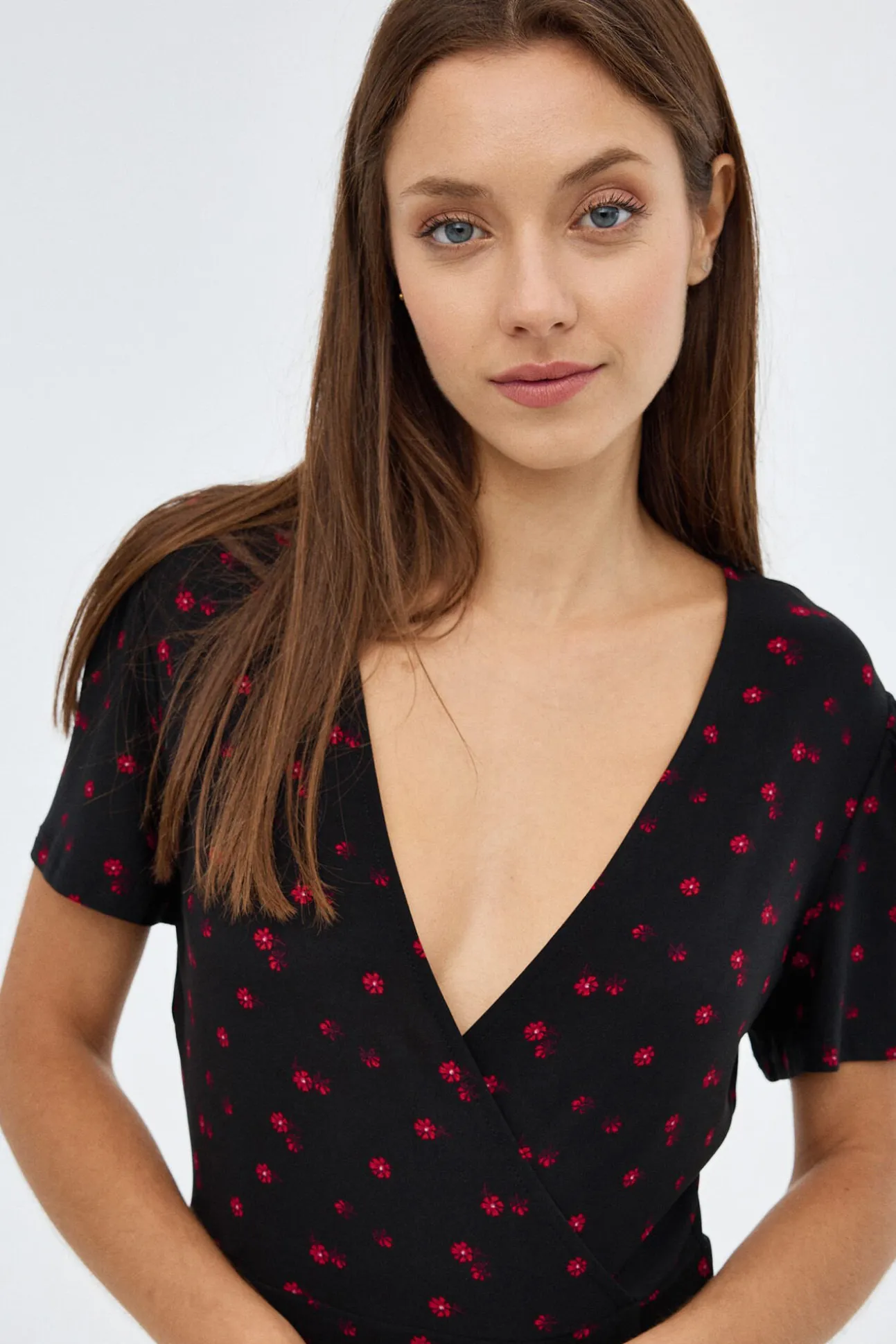 Vestido Escote Cruzado Con Estampado