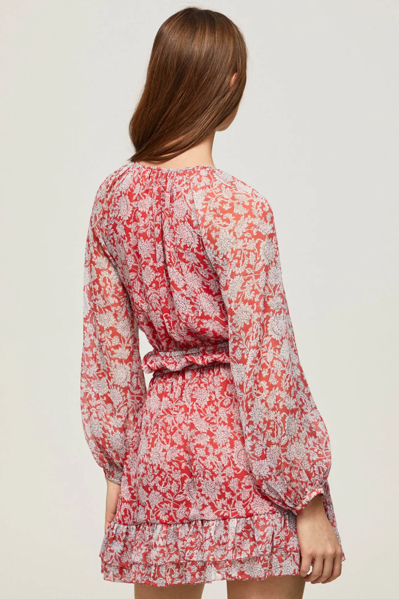 Vestido Estapado Corto Con Manga Larga.