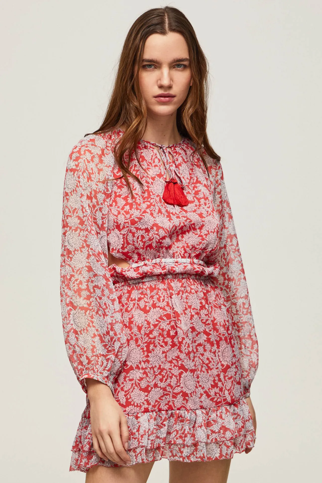 Vestido Estapado Corto Con Manga Larga.