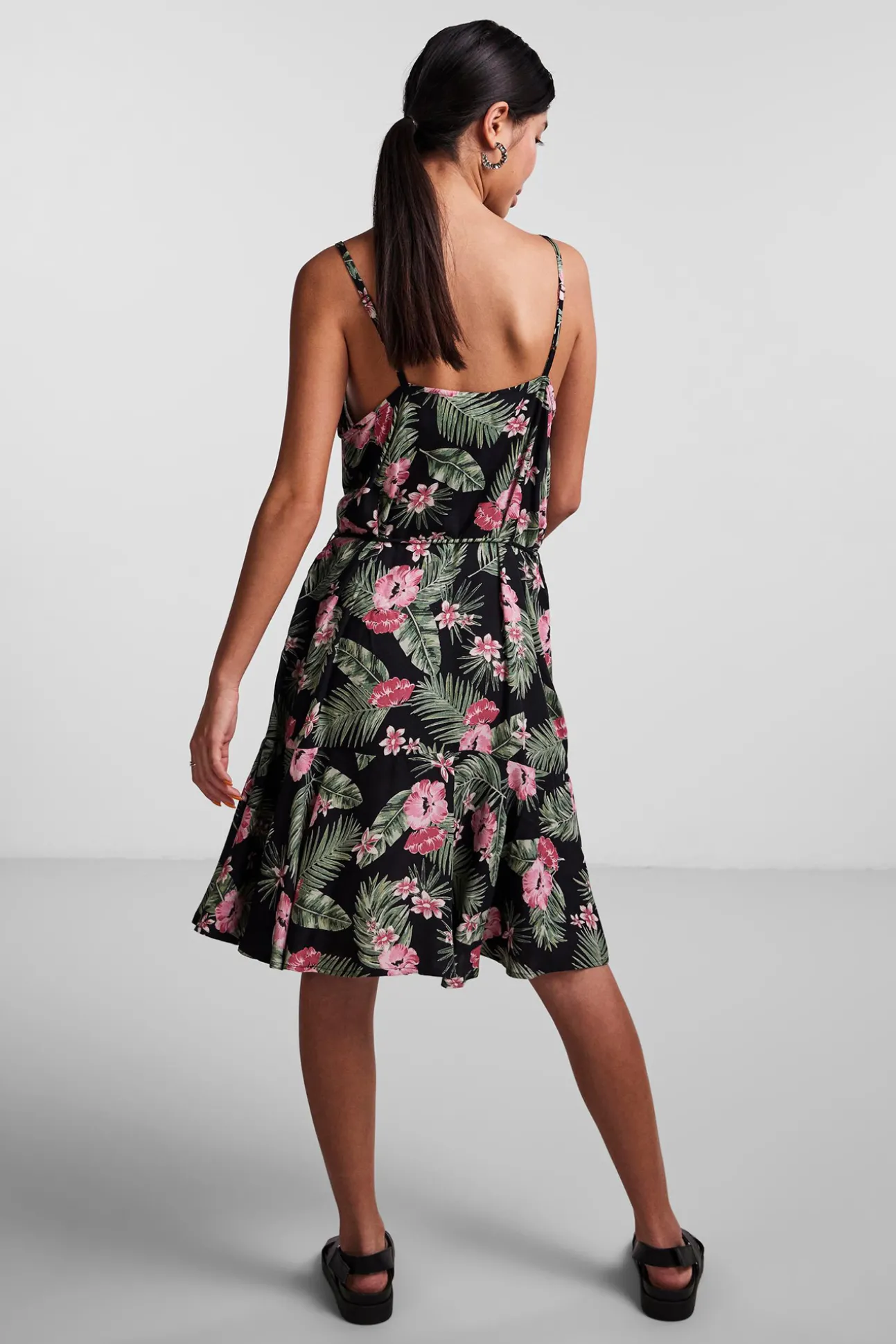 Vestido Midi Camisero De Tirantes.