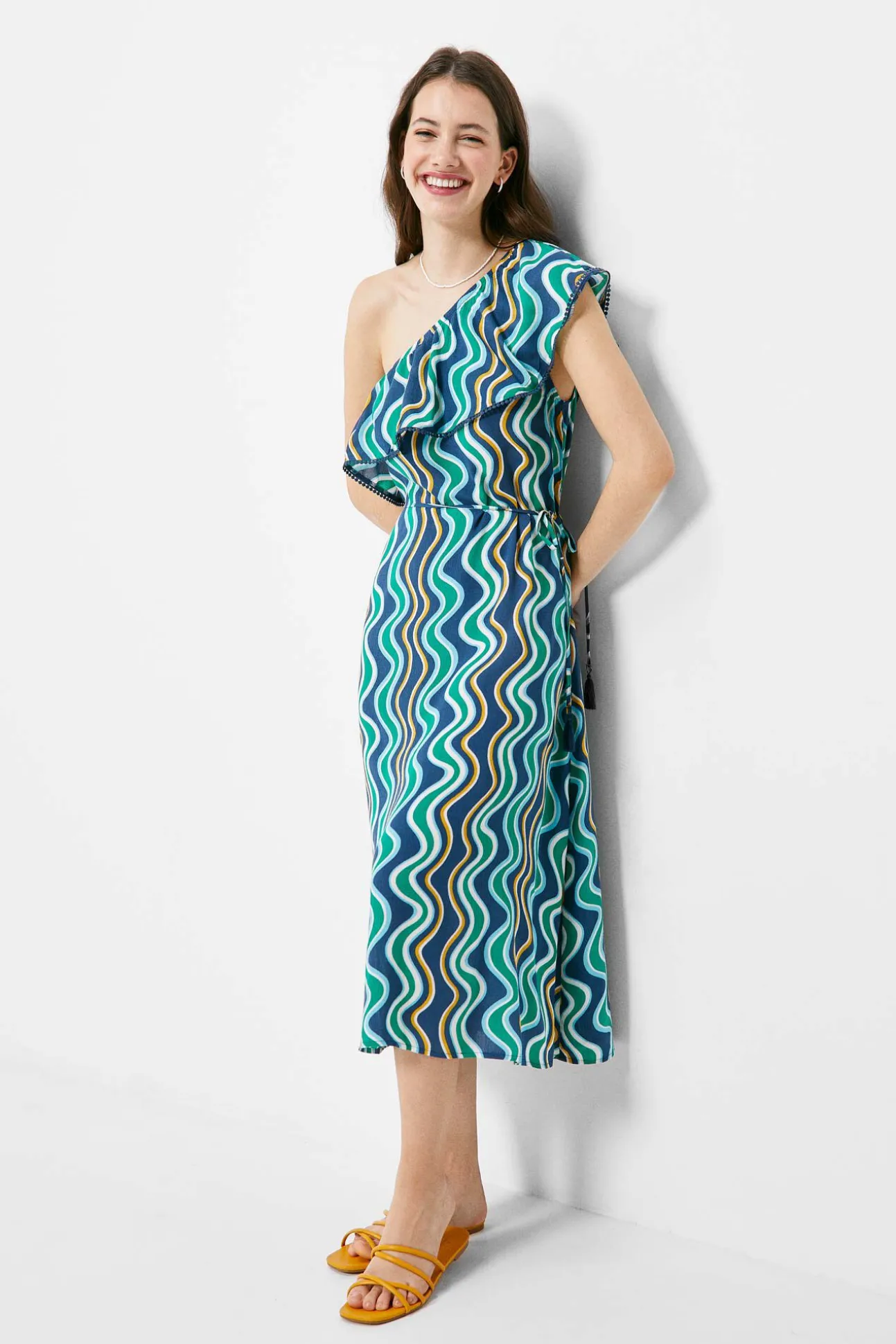 Vestido Midi Escote Asimetrico Estampado