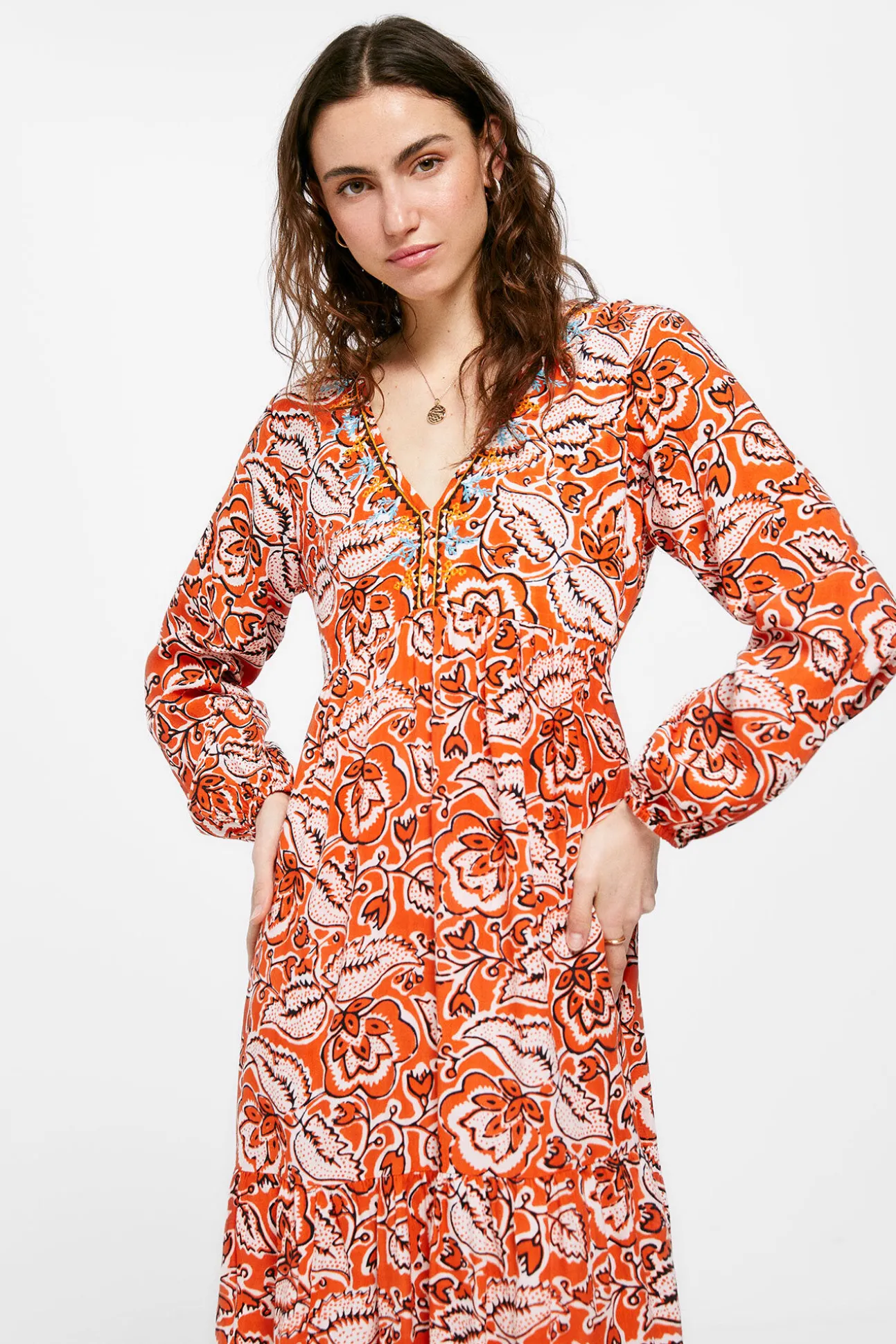 Vestido Midi Escote Bordados